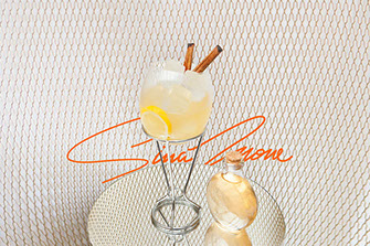 Photo du cocktail de Tigre Blanc, Sina Mone, avec titre typo