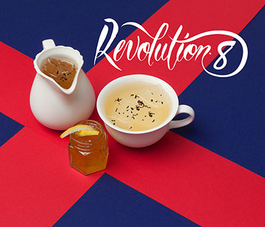 Photo du cocktail de Tigre Blanc, Revolution 8, avec titre typo
